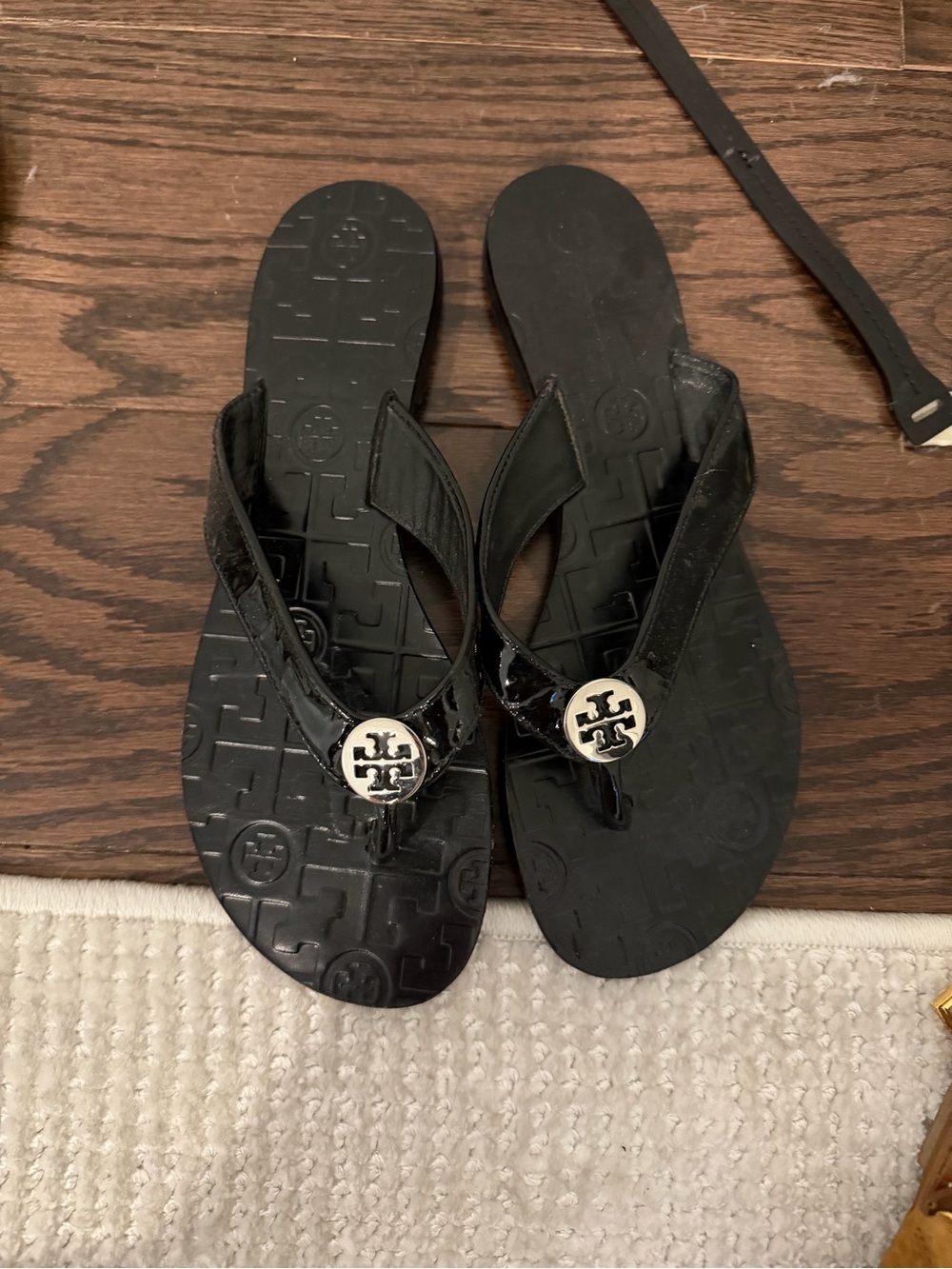 Tory Burch Black Patent Logo Thong Sandals size 7 authentic